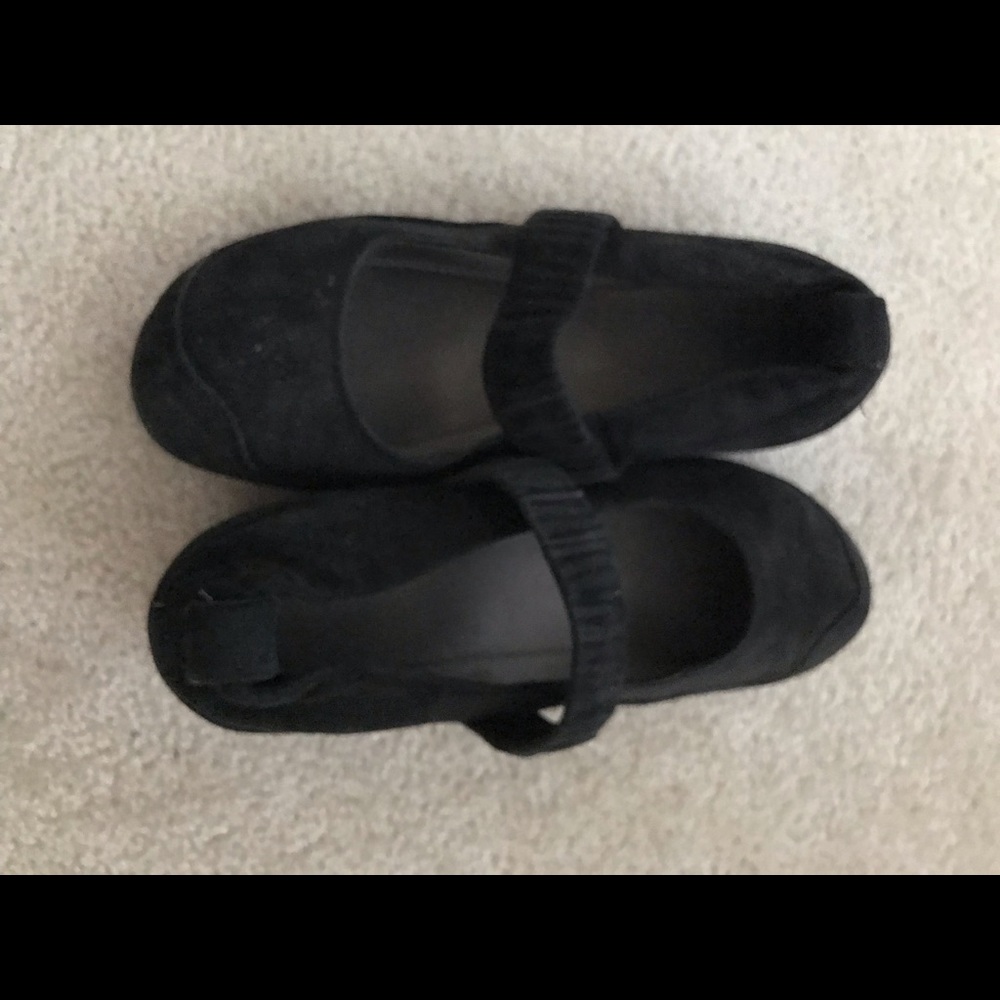 Dansko sued Mary Janes.  Preloved